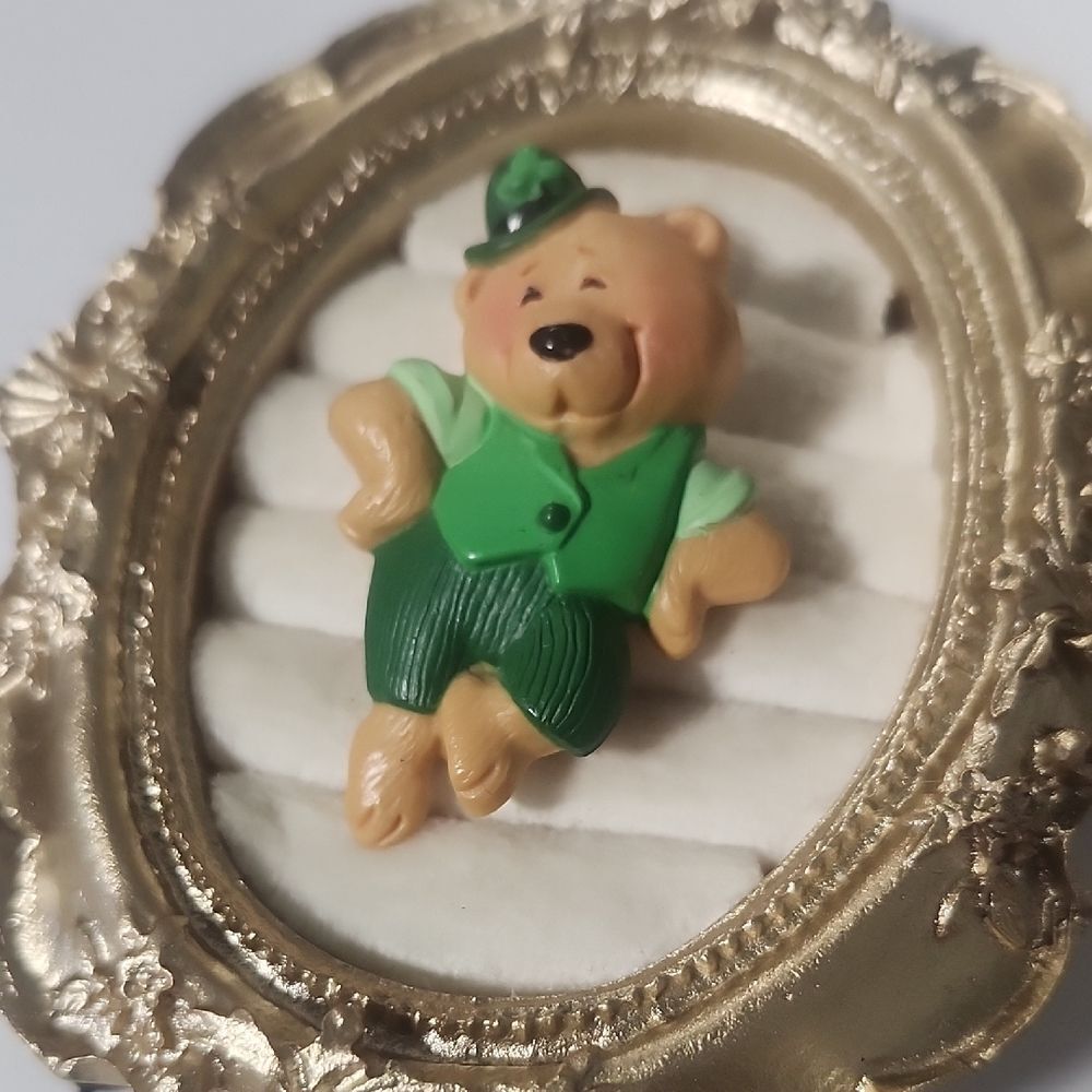 Hallmark Vintage St Patricks Day Bear Brooch 1986